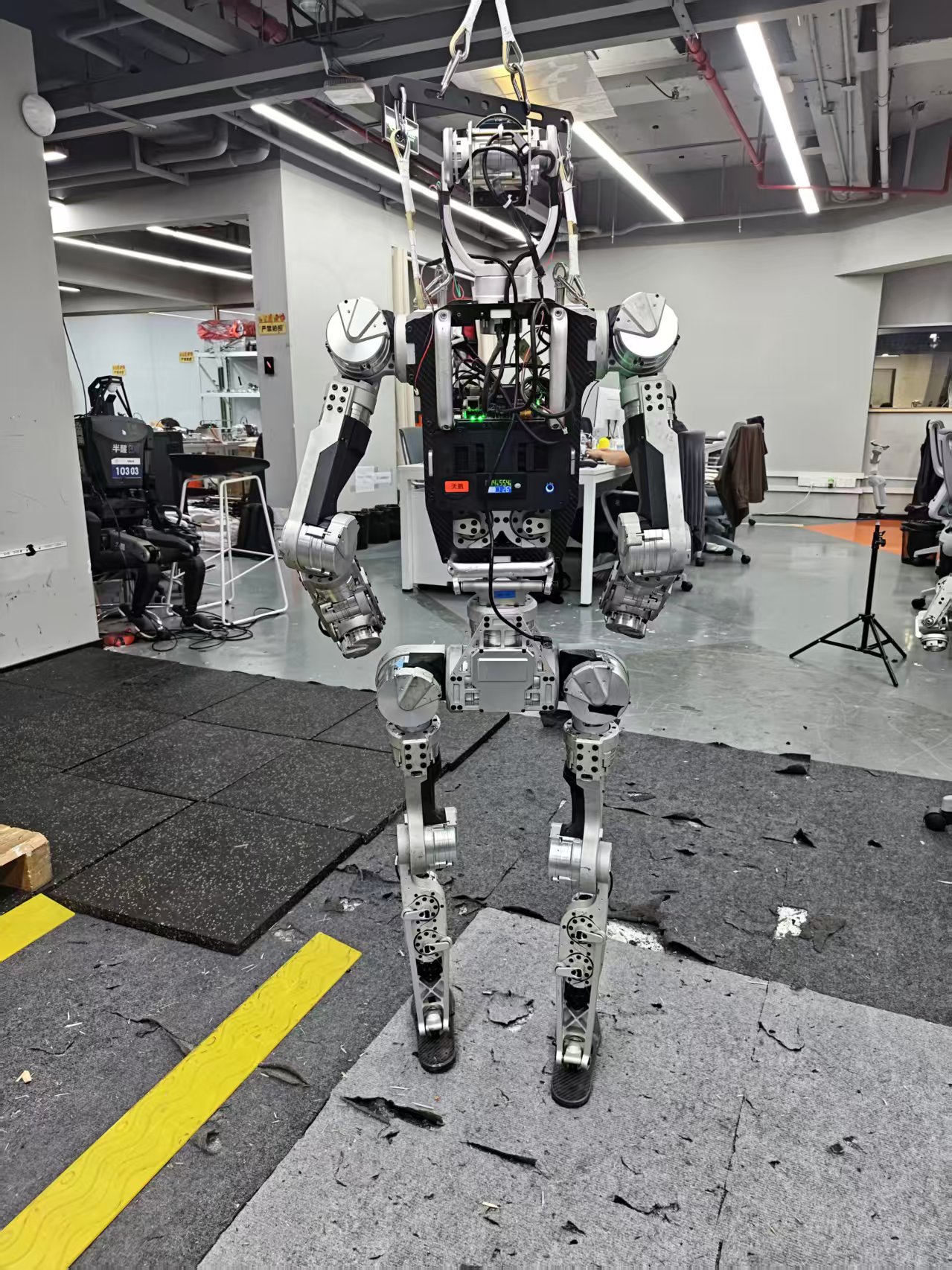 VKH6 in the Sonic full-body teleoperation ready state